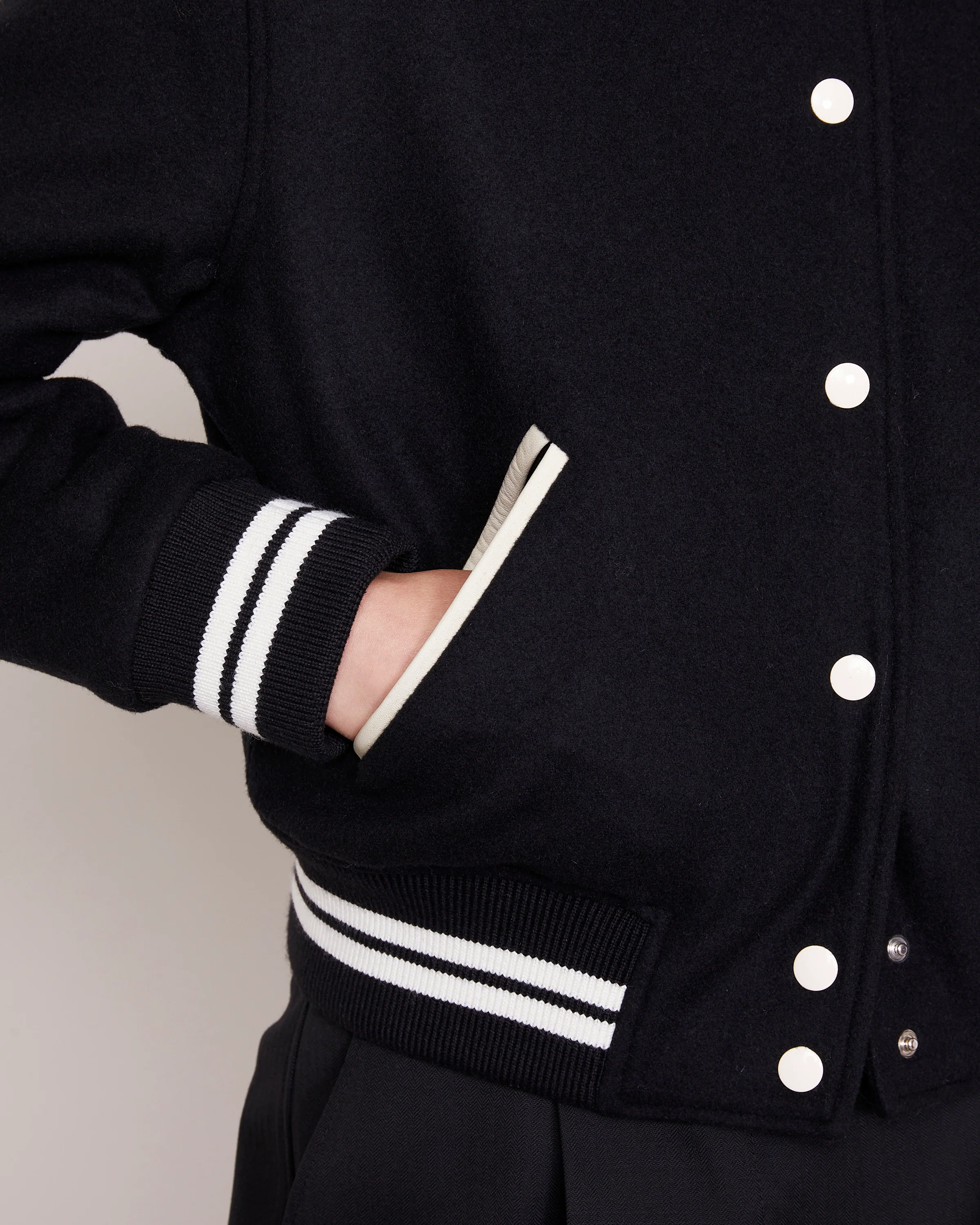 Oona bomber - Image 5